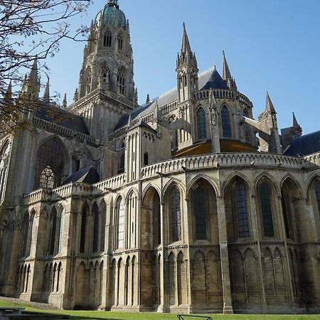 Maison De Ville Chaleureuse Au Coeur De Bayeux Buitenkant foto